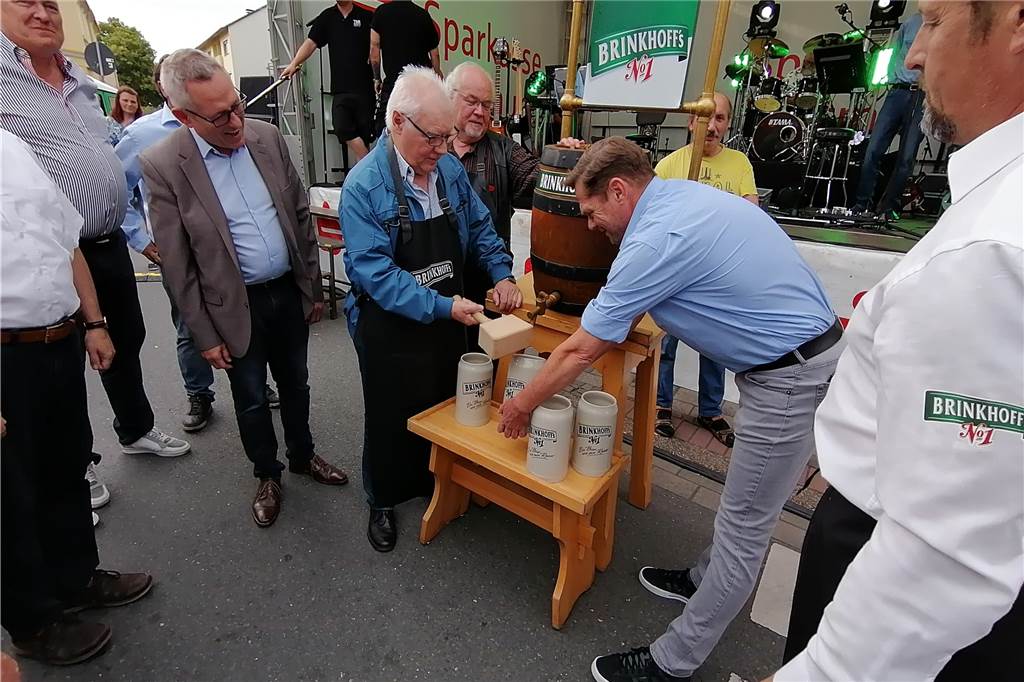 „Schwere OP“: Dortmunder Bezirksbürgermeister fällt seit Wochen aus Peter Spineux (CDU) hat Harald Hudy bei der Eröffnung der Pingsthuekke vertreten müssen.