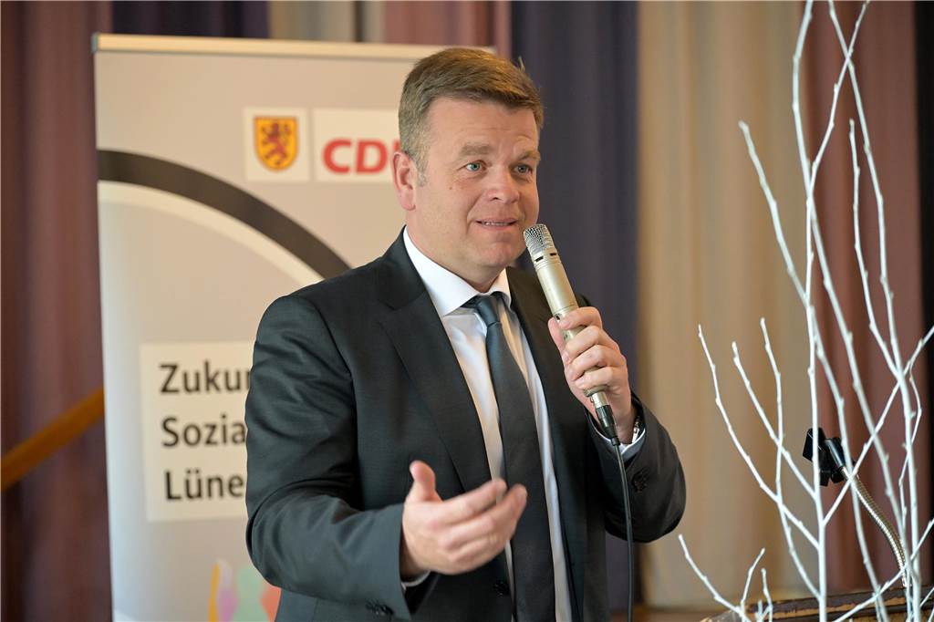 Zukunftswerkstatt der Lüner CDU: Jedes 4. Kind in Lünen von Armut bedroht CDU-Staatssekretär Matthias Heidmeyer während seiner Rede bei der „CDU-Zukunftswerkstadt Soziale Stadt Lünen 2035“.