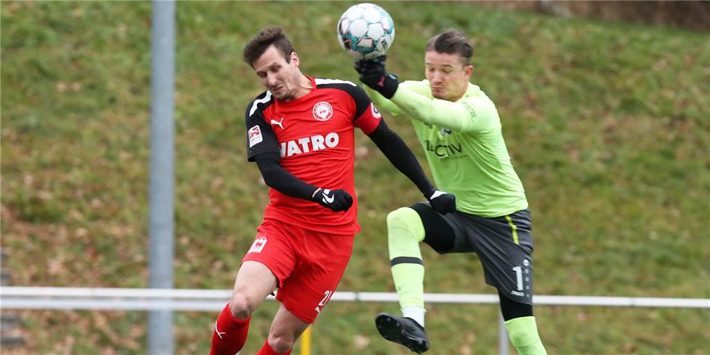 Cedric Drobe (r.) wird den TuS Haltern am See im Sommer verlassen, obwohl er beim mittlerweile feststehenden Oberliga-Absteiger eigentlich bereits verlängert hatte.