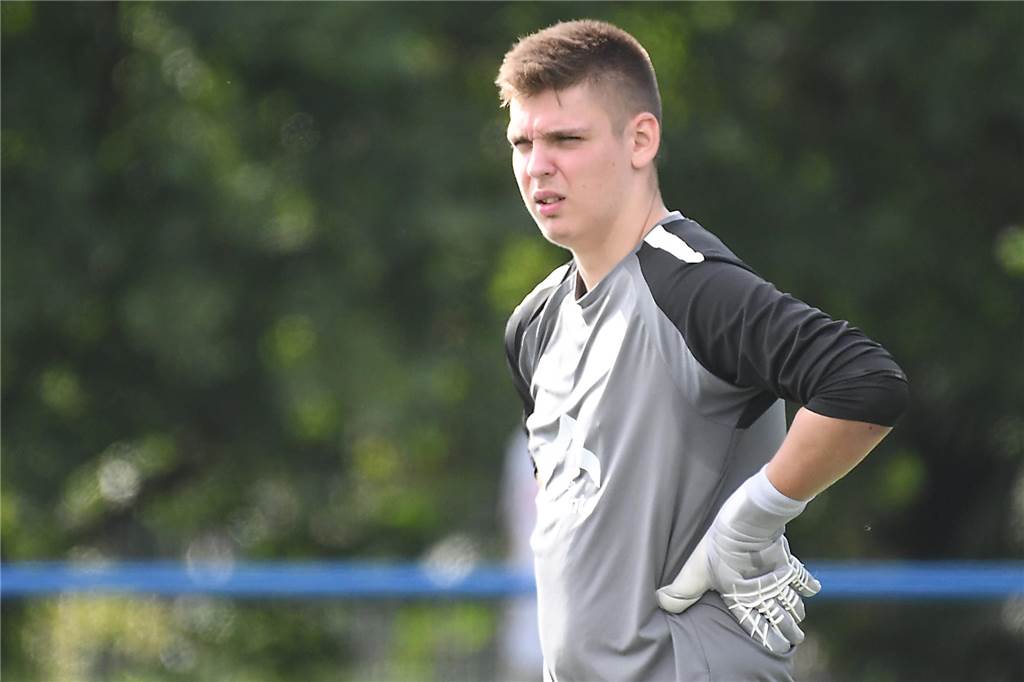 Schweriner Leistungsträger fällt verletzt aus: Kein Einsatz bei Hallenstadtmeisterschaft Cedric Niemeyer ist Torwart der Spvg Schwerin in der Bezirksliga.