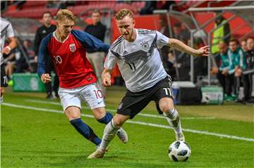 Cedric Teuchert (r.) versucht sein Glück für eine Saison bei Hannover 96.