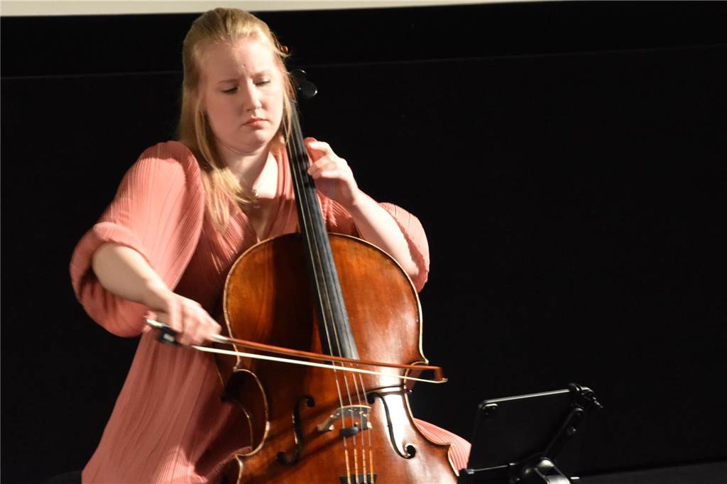 Kulturpreis in Lünen verliehen: „Du bist ein Kind unserer Stadt“ Cellistin Kristin Patschinsky zeigte bei ihrem Spiel das Verschmelzen von Harmonie und Gefühl.