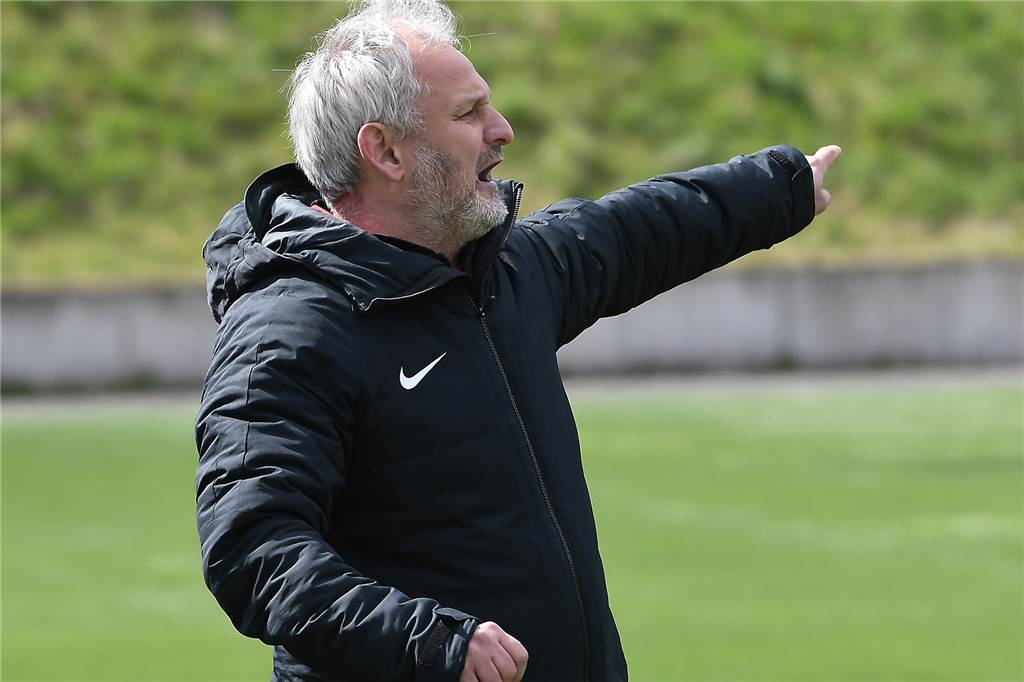 Kreisliga A: Frohlinde II gegen Eintracht Ickern endet mit sechs Toren und Trainer-Feldverweis Cemal Cicibas, Trainer von Eintracht Ickern.