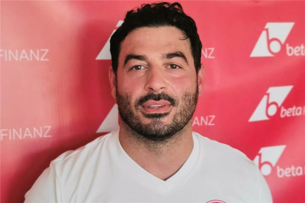 Reaktivierung und Neuzugang: TSC Kamen rüstet Kader weiter auf Cengiz Aydin präsentiert sein neues Trikot.