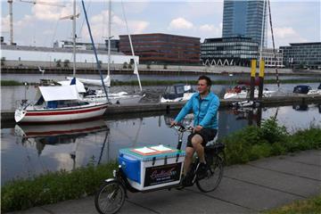 Cesur Yeni liefert per Fahrrad Cocktails aus. Foto: Carmen Jaspersen