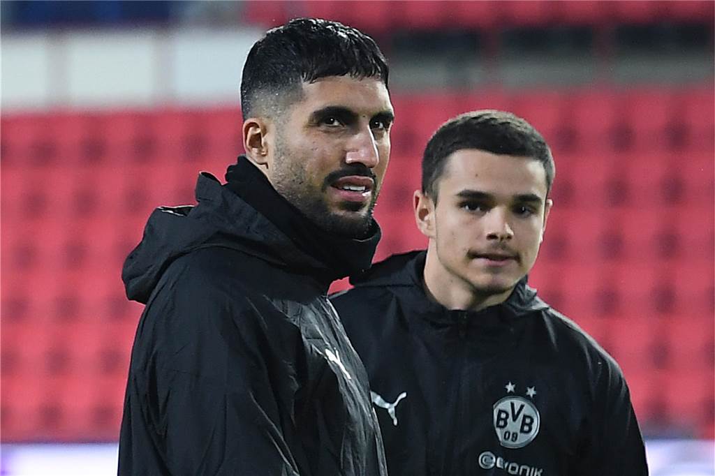 Top-Talent Wätjen erstmals im Champions-League-Kader: Nächstes Indiz für die BVB-Planungen Kjell Wätjen steht neben Emre Can.