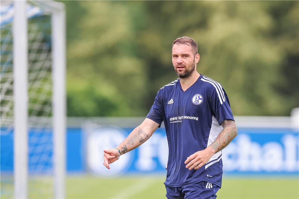 Die Pleite-Liga: Klassenerhalt für Schalke II wahrscheinlicher 29.06.2023, Fussball, Saison 2022/2023, 2. Bundesliga, Trainingsauftakt FC Schalke 04, Pierre-Michel Lasogga (FC Schalke 04)