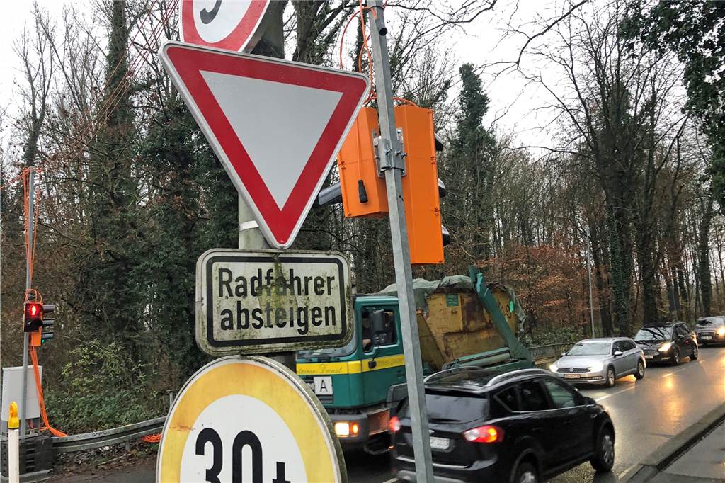 Auto-Ärger, Super-Surfer, Sim-Jü-Sorgen: Der Werner Jahresrückblick (Teil 2) Chaos am Südring in Werne - lange Staus und Wutausbrüche inklusive.