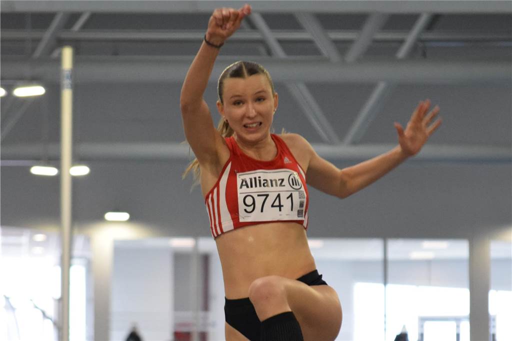 Leichtathletin des TV Werne will Sportlerin des Jahres werden Leichtathletin Charlotte Görz beim Weitsprung im Ländervergleichskampf.