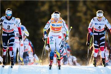 Charlotte Kalla (M) beim Skiathlon in Lillehammer. Foto: Jon Olav Nesvold