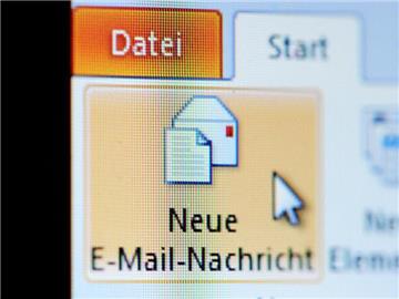Chat, Online-Kalender und E-Mail - Eine aktuelle Studie der Unternehmensberatung EY zeigt, dass Beschäftigte das persönliche Gespräch am Arbeitsplatz bevorzugen. Foto: Jan-Philipp Strobel