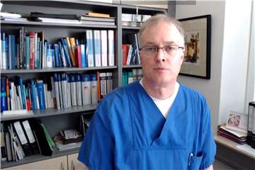 Chefarzt Dr. Berthold Lenfers: Auf drei Stationen des St. Marien-Hospitals werden derzeit Corona-Patienten betreut.