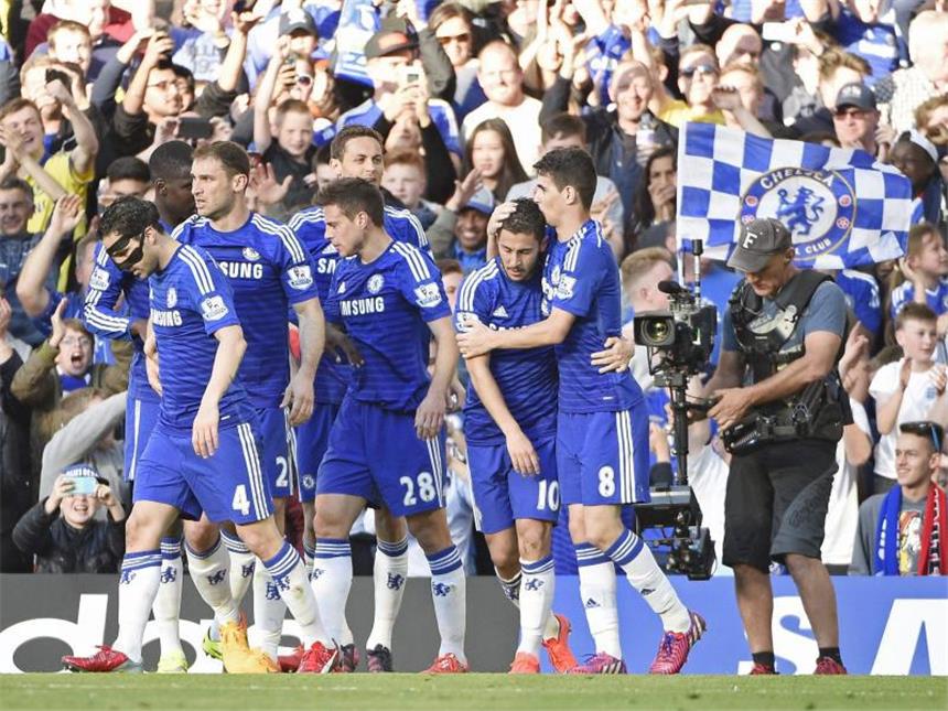 1:0 gegen ManUnited: Chelsea macht Schritt Richtung Titel Chelsea gewann das Spitzenspiel gegen Manchester United durch den Treffer von Eden Hazard (2.v.r.). Foto: Facundo Arrizabalaga