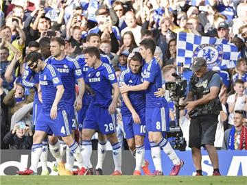 Chelsea gewann das Spitzenspiel gegen Manchester United durch den Treffer von Eden Hazard (2.v.r.). Foto: Facundo Arrizabalaga