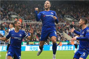 Chelseas Eden Hazard freut sich über sein Elfmeter-Tor zum zwischenzeitlichen 1:0. Foto: Owen Humphreys/PA Wire