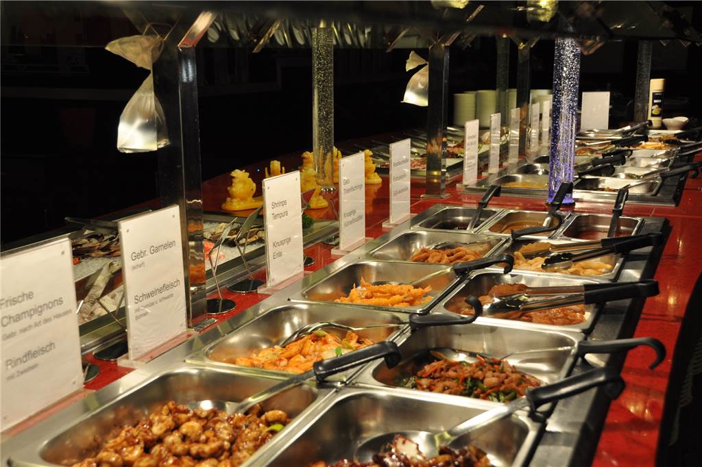 „Hao Ting“: Alte Betreiberin kehrt in ihr einstiges Restaurant zurück Ein Büfett im Asia-Restaurant "Hao Ting"