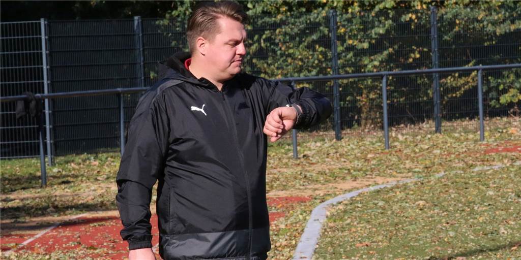FC TuRa hat RW Unna vor der Brust und blickt nach vorn: „Als Meister ins Aufstiegsspiel wäre toll“ Chris Brügmann und der FC TuRa Bergkamen möchten sich weiterhin an der Tabellenspitze behaupten.
