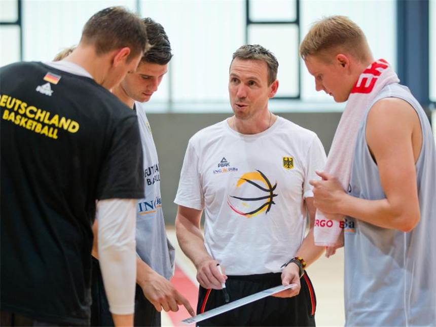 Basketballer starten Ära nach Nowitzki mit Personalsorgen Chris Fleming muss auf einige Stützen im DBB-Team verzichten. Foto: Daniel Karmann