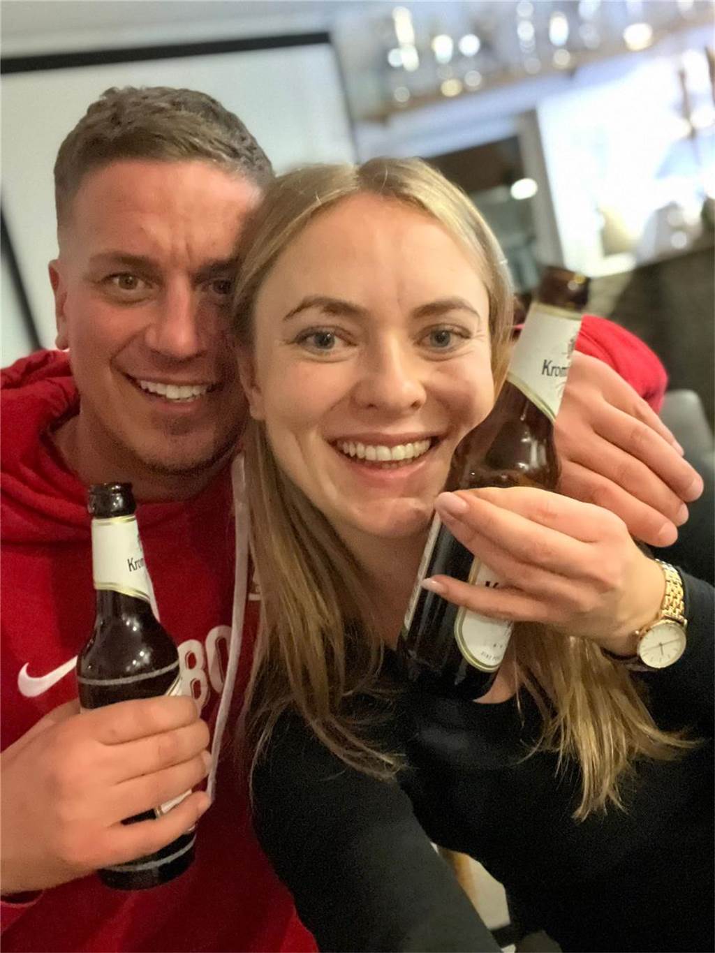 Rot-Weiß Unna hatte den Unterschiedsspieler: „Es war einfach der Wahnsinn“ Christoph Gnatwoski feiert mit Anna Koepe.