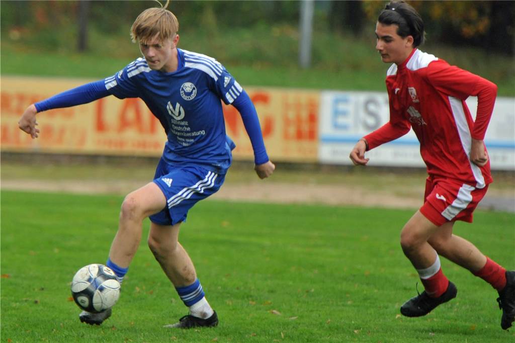 Chris Tendahl (l.) peilt mit den B-Junioren den Pokalsieg an.