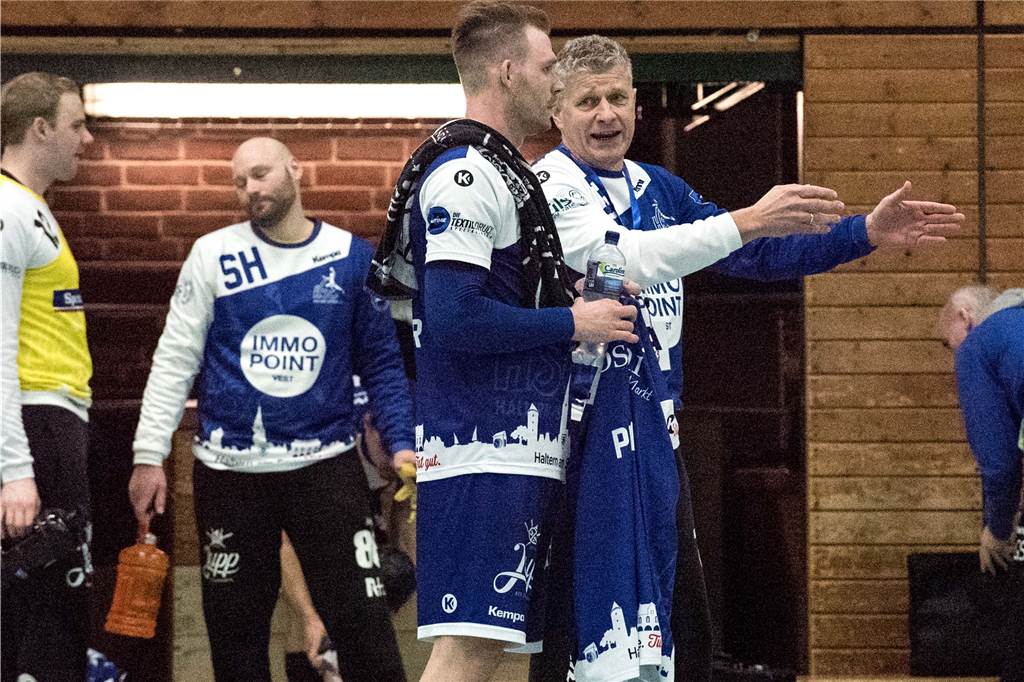 Der HSC Haltern-Sythen fällt eine überraschende Trainer-Entscheidung Christian Berse (r.) betont, dass die Entscheidung, in die kommende Saison mit einem neuen Trainer zu gehen, keine sportlichen Gründe hat.