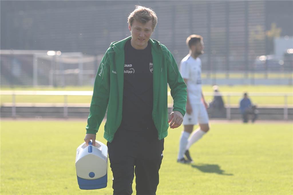 Bis Saisonende: SuS Olfen hat endlich einen Co-Trainer gefunden – Konstellation ist kurios Christian Brüse saß schon im Bezirksligaderby gegen den FC Nordkirchen mit auf der Bank beim SuS Olfen.