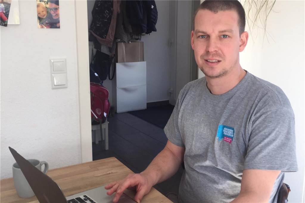 Das Coronavirus und die Schulen: Unterrichten über die digitale Lernplattform Christian Bühring, Chemie- und Sportlehrer, ist zusammen mit dem Deutschlehrer Martin Rennemeier einer der beiden Organisatoren im Schulcloud-Team.