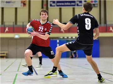 Christian Buning (l.) und der TV Vreden müssen ab Beginn des neuen Spieljahrs 2016/17 in der Bezirksliga nach den neuen Handballregeln um Meisterschaftspunkte spielen.