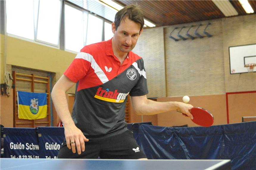 Erster Sieg für Roland Rauxel, Kapitän erwartet knappe Saisonergebnisse Christian Chroscinski machte an Brett fünf den entscheidenden Punkt zu ersten Landesliga-Saisonsieg der DJK Roland Rauxel, die beim TTC MJK Herten II mit 8:4 siegte.