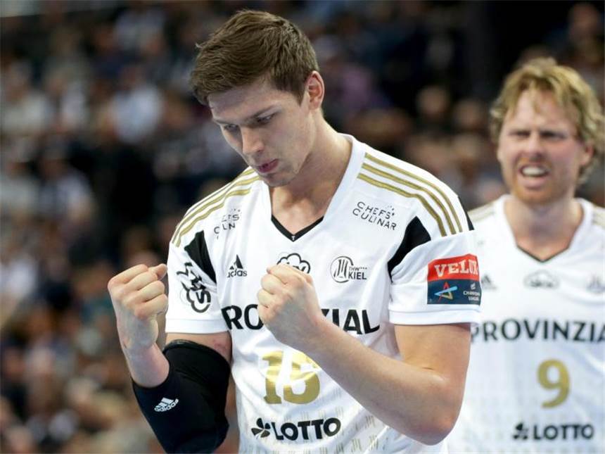 Kieler Handballer weiter auf Kurs Richtung Champions League Christian Dissinger (l.) war mit acht Treffern der beste Schütze beim THW Kiel. Foto: Axel Heimken/Archiv