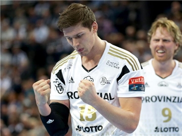Christian Dissinger (l.) war mit acht Treffern der beste Schütze beim THW Kiel. Foto: Axel Heimken/Archiv