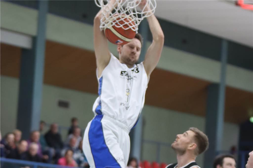 Ein weiterer Neuzugang des vergangenen Jahres bleibt bei den LippeBaskets Christian Dreißig will auch in der kommenden Saison für die LippeBaskets spielen.