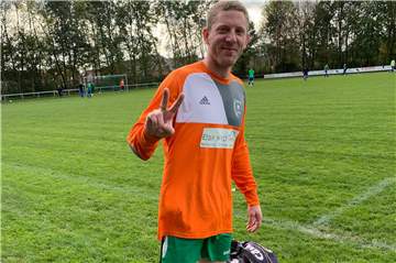 Christian Ehler feierte im zarten Alter von 31 Jahren ausgerechnet im Spitzenspiel gegen SuS Legden sein Senioren-Debüt. 90 Minuten hielt er seinen Kasten sauber. Erst tief in der Nachspielzeit kassierte er den Anschlusstreffer.