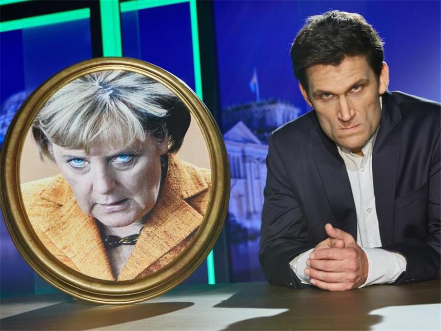 Diplomatischer Eklat wegen Erdogan-Satire Christian Ehring und das Team von "extra 3" schreiben regelmäßig bissige Songs über Politiker. Foto: Georg Wendt/Archiv