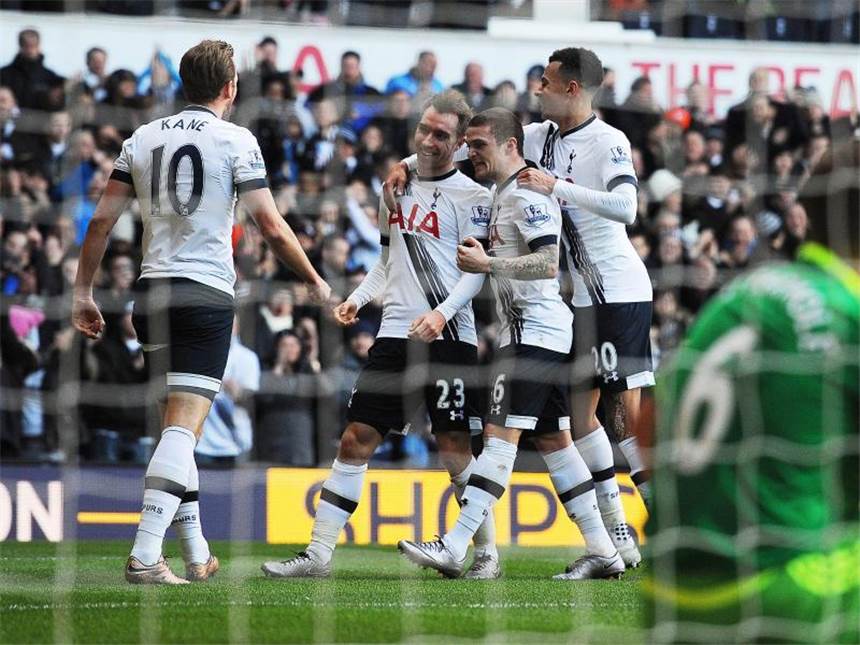 Chelsea rettet Punkt - Leicester nach Remis Erster Christian Eriksen (M) führte Tottenham mit seinem Doppelpack auf die Siegersraße. Foto: Will Oliver