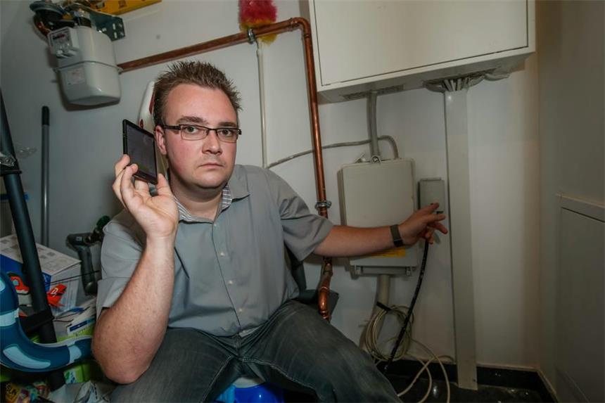 Dieser Hausbesitzer wartet seit Januar auf Telefon und Internet Christian Herrmann wartet sehnlichst auf seinen Telefonanschluss.