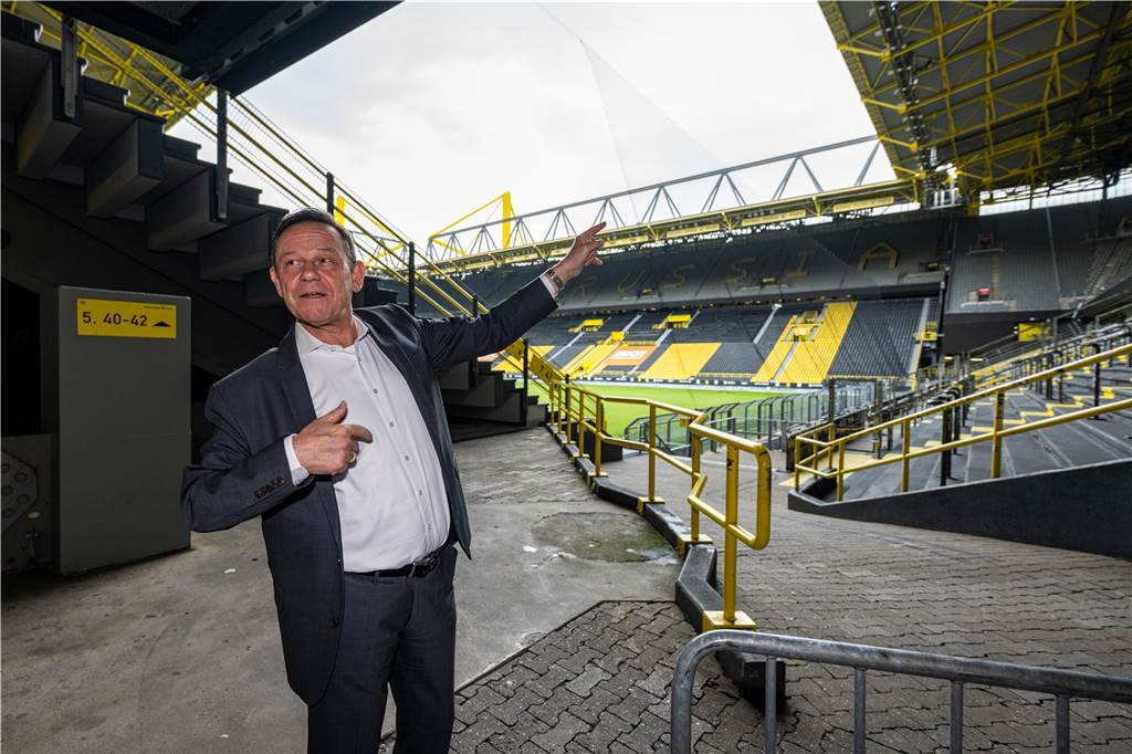 BVB-Stadion wird modernisiert: Das wird im und am Signal Iduna Park alles gemacht Christian Hockenjos ist Organisationschef bei Borussia Dortmund und betreut damit auch die Spielstätten des BVB.