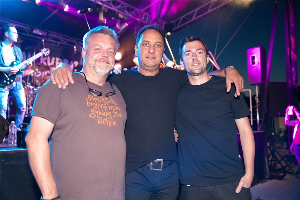 „Red Balloon Festival“ feierte mit mehr als 1300 Besuchern erfolgreiche Premiere Christian Joswig (Leo), Karim Laiquddin (Backstage und Bandbetreuung) und Jan Müller (v.l., Technik) haben erfolgreich als Team das Red Balloon Festival veranstaltet