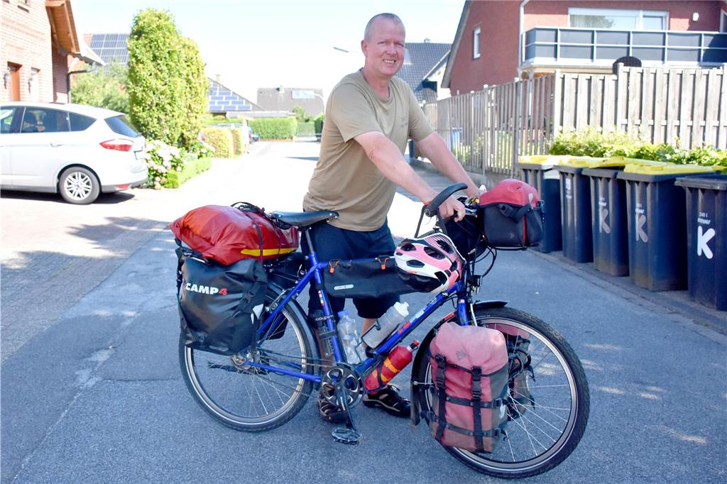 Per Rad durch Afrika: „Ich verzichte auf viel, aber das ist es wert“ Christian Jung und sein Fahrrad