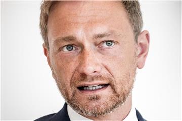 Christian Lindner hat auch einen Mitgliedsausweis des BVB. Foto: Michael Kappeler