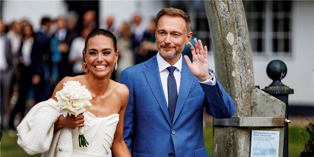 Lindner-Hochzeit: Glaube ist auch ohne Institution Kirche möglich Christian Lindner und Franca Lehfeldt heirateten vor kurzem kirchlich, obwohl beide aus der Kirche ausgetreten sind.