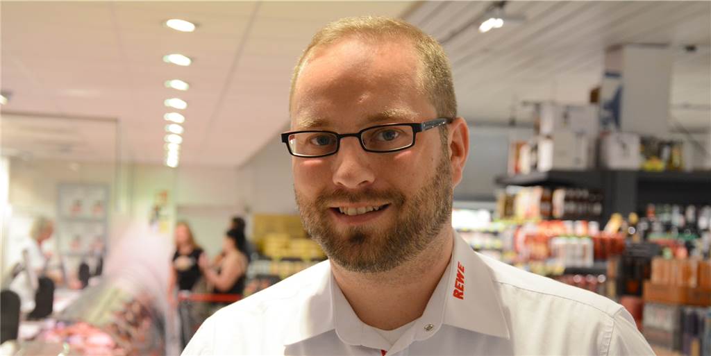 Aldi schließt früher: Ziehen andere Castrop-Rauxeler Supermärkte nach? Christian Pöttinger in seinem Markt an der Recklinhauser Straße in Habinghorst.
