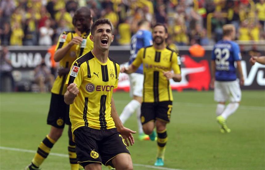 Christian Pulisic bejubelt seinen Treffer zum 3:0 gegen Darmstadt.