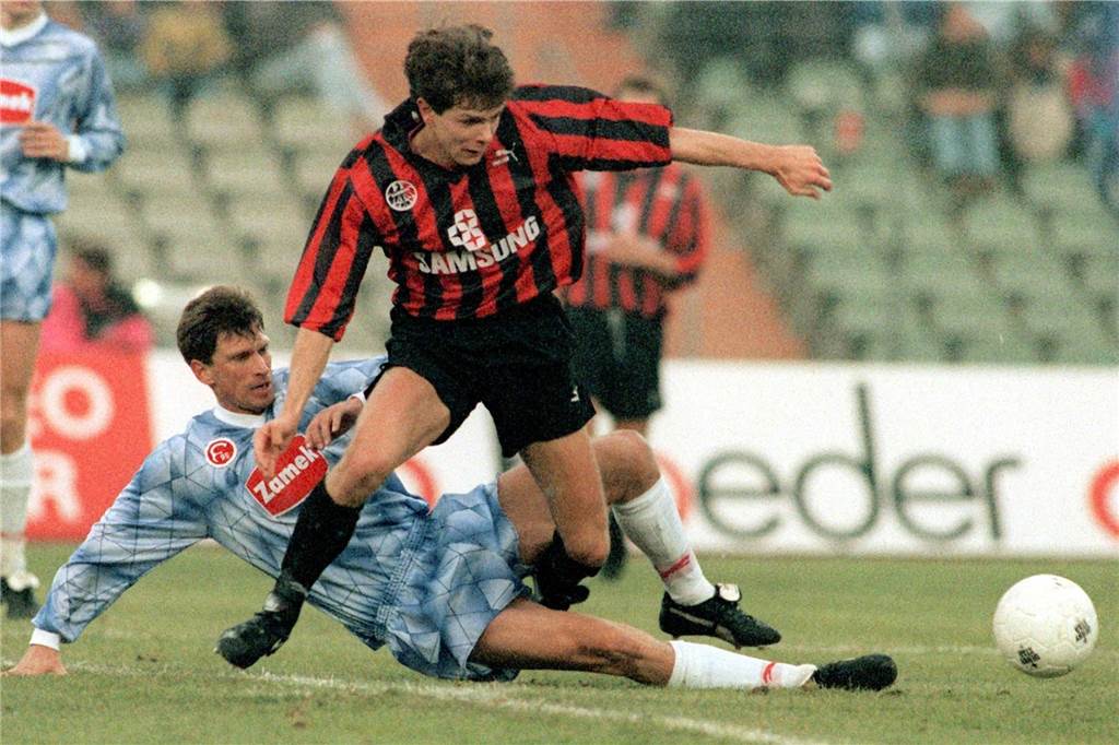 Sodingens Trainer lief einst unter Franz Beckenbauer auf : Ein Moment für die Ewigkeit Christian Schreier (am Boden) 1991 im Trikot von Fortuna Düsseldorf.