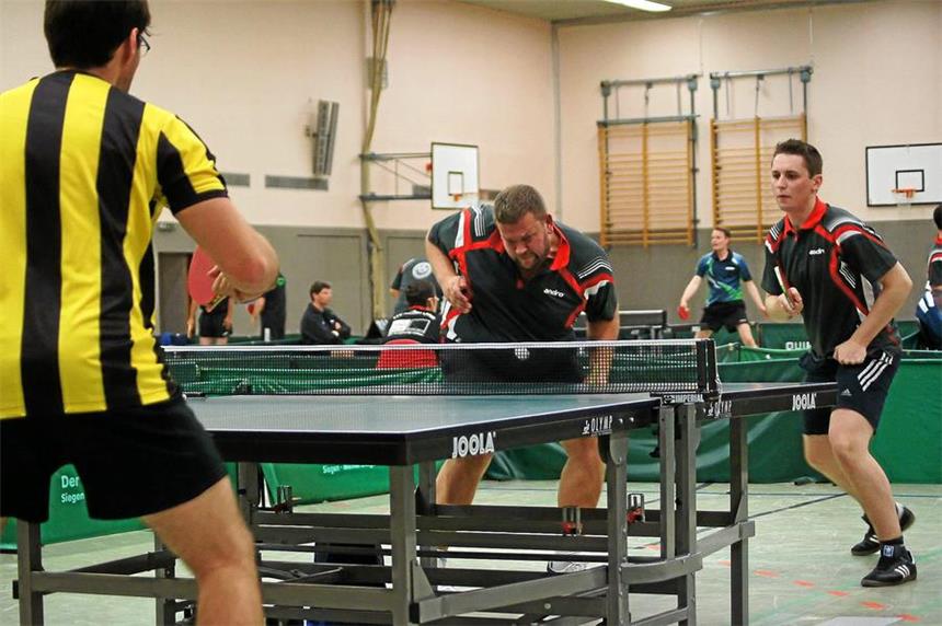 Start nach Maß für die Teams des TTV Preußen Christian Schroer und David Marcol (v.l.) bestritten das zweite Doppel für den TTV Preußen erfolgreich.
