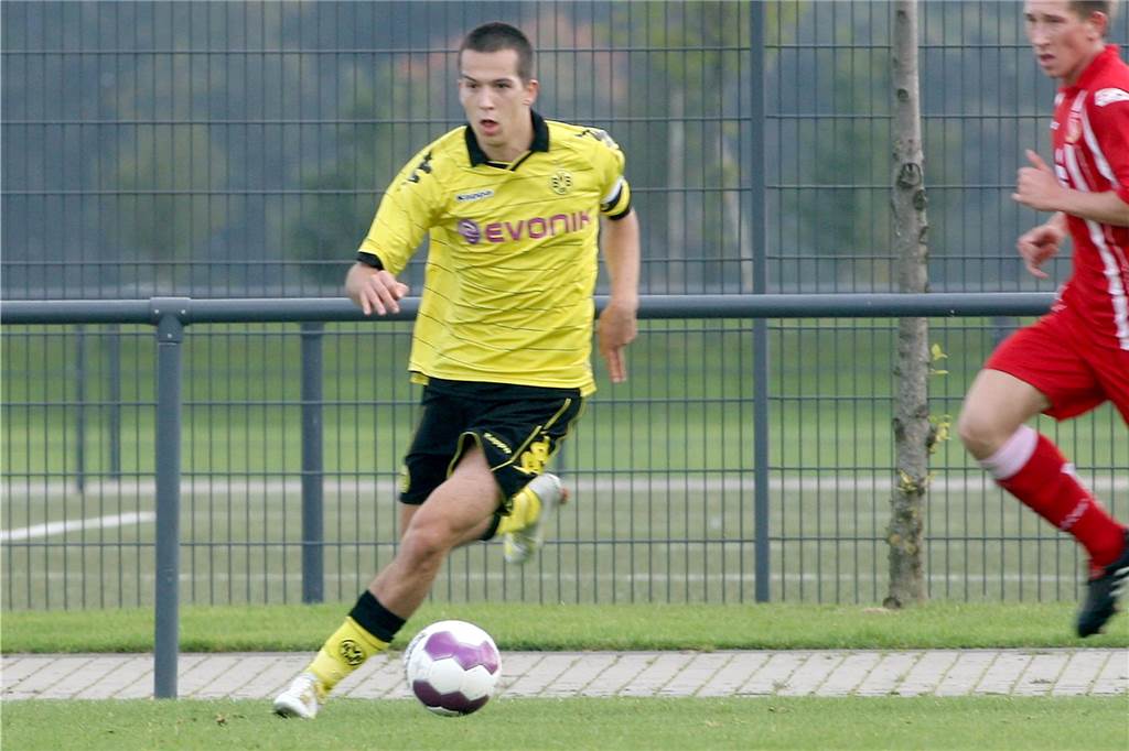 Ex-Euro-League Spieler Christian Silaj trifft auf Lüner SV Christian Silaj am Ball.