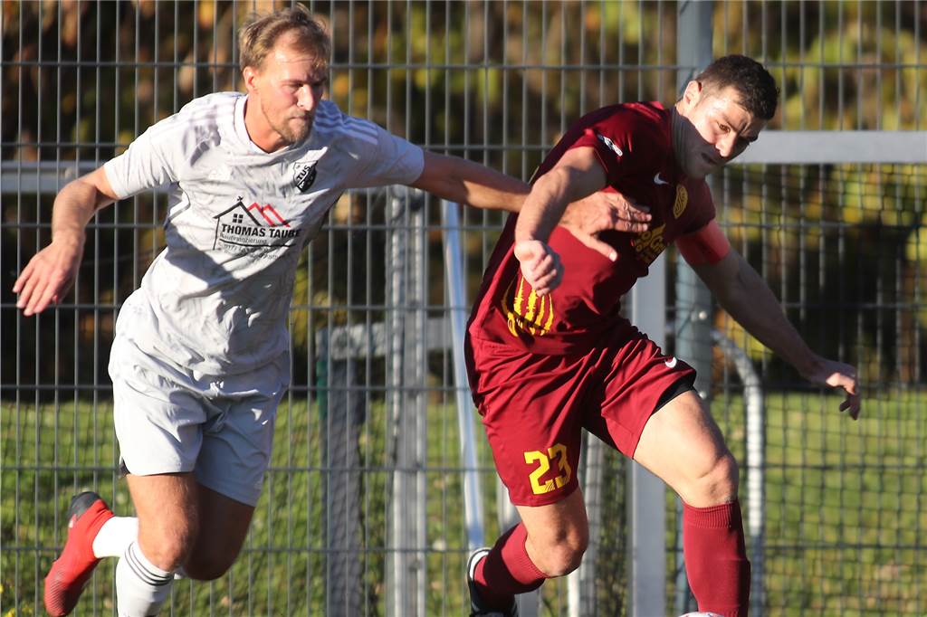 TuS Körne will wieder eine Einheit sein: Trainer-Duo nimmt eine wichtige Änderung vor Christian Strelau (l.) fungiert weiterhin als Spielertrainer beim TuS Körne.