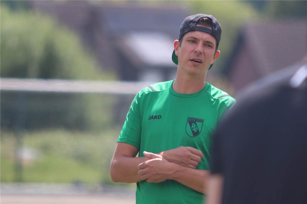 Christian Voßschmidt trainiert PSV Bork interimsmäßig bis Saisonende Christian Voßschmidt vom PSV Bork beobachtet ein Spiel.