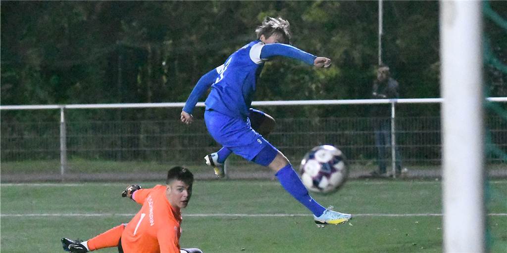 FC Frohlinde dreht das Derby gegen Spvg Schwerin und lässt Brandheide feiern Christian Wazian (r.) erzielte das dritte Tor für Frohlinde. .