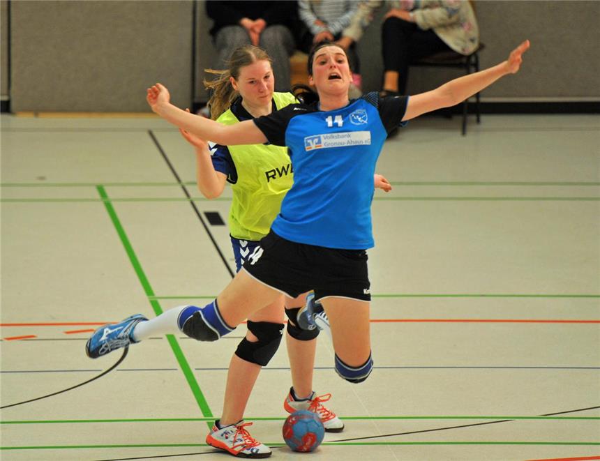 DHG schiebt Frust in Ibbenbüren Christin Nieland (v.) war zwar mit sechs Toren beste DHG-Schützin, doch auch sie ärgerte sich über den Spielverlauf bei der Niederlage in Ibbenbüren.